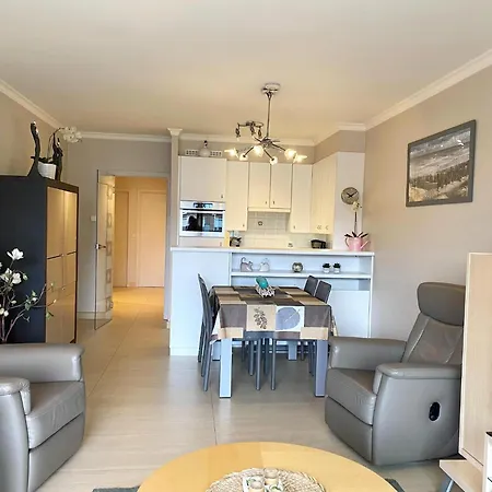 Apartment Family Getaway, Cleaning Included *